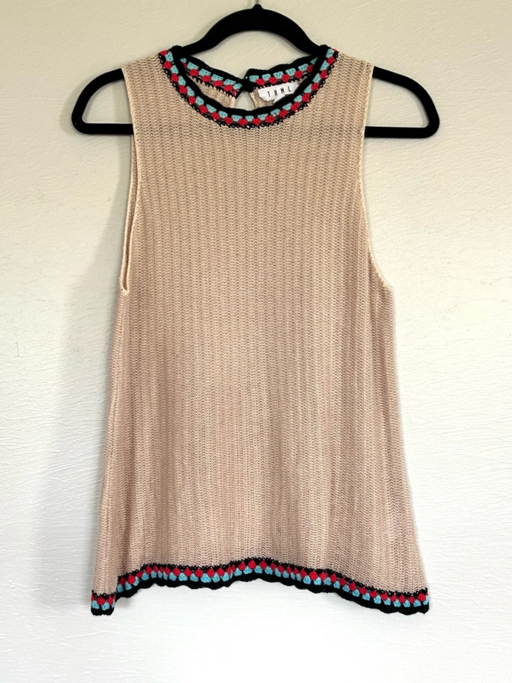 Crochet style sleeveless top tan THML size medium
